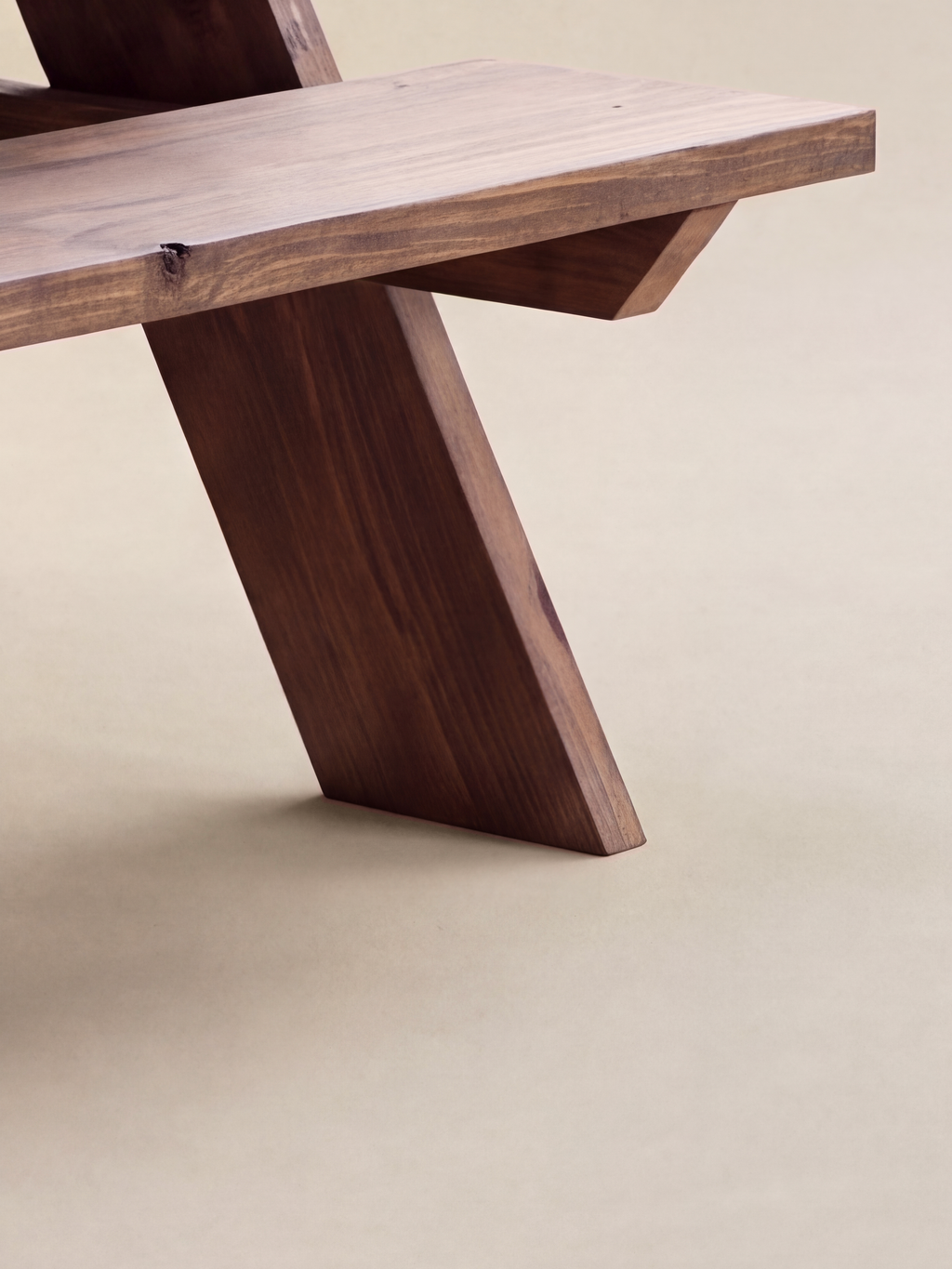 Classic Picnic Table — bench edge and support